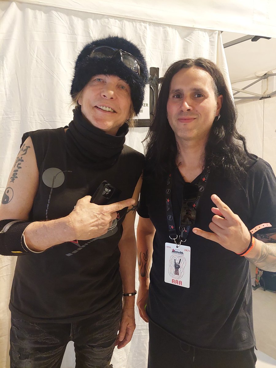 gusgofficial's tweet image. Today not only I met one of my guitar heroes, but I got to jam with him 🤯 Pinch me! Thank you Michael Schenker for inviting me to jam w/ you, and also to your band and crew for making me feel welcome🙏