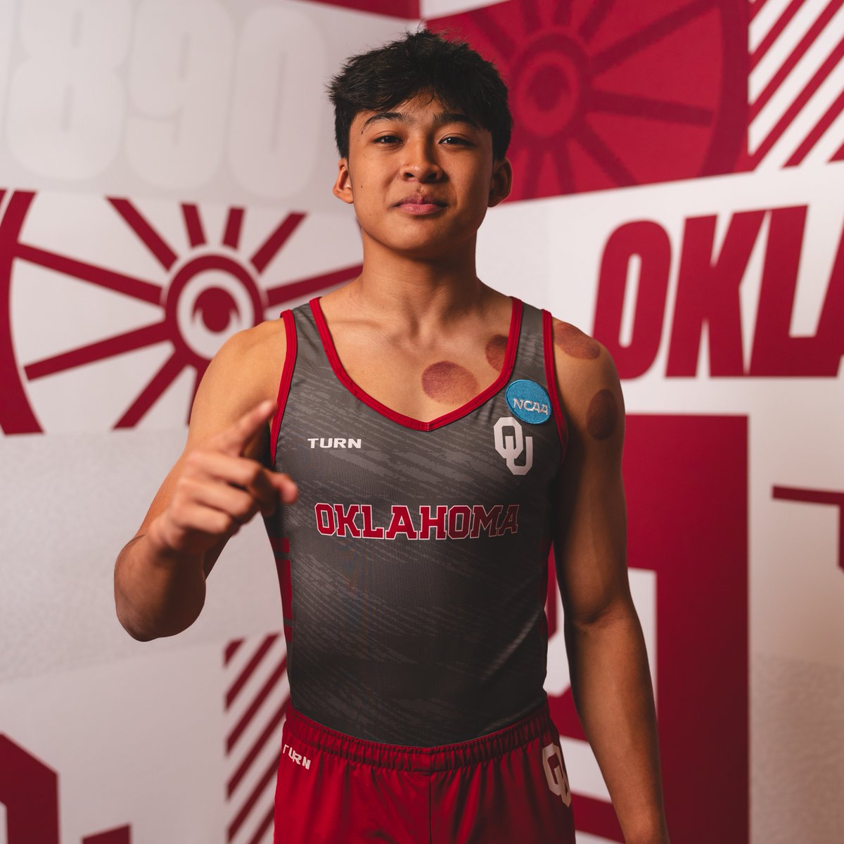 After Session I at the U.S. Men's National Qualifier ⤵

Kelton leads high bar (13.800)
Alex Deubler is 3rd in all-around (75.050)
Nick Cruz leads vault (14.442) &amp; is 5th in AA (73.742)

They are competing for one of 16 open spots at U.S. Championships. Final results are based on