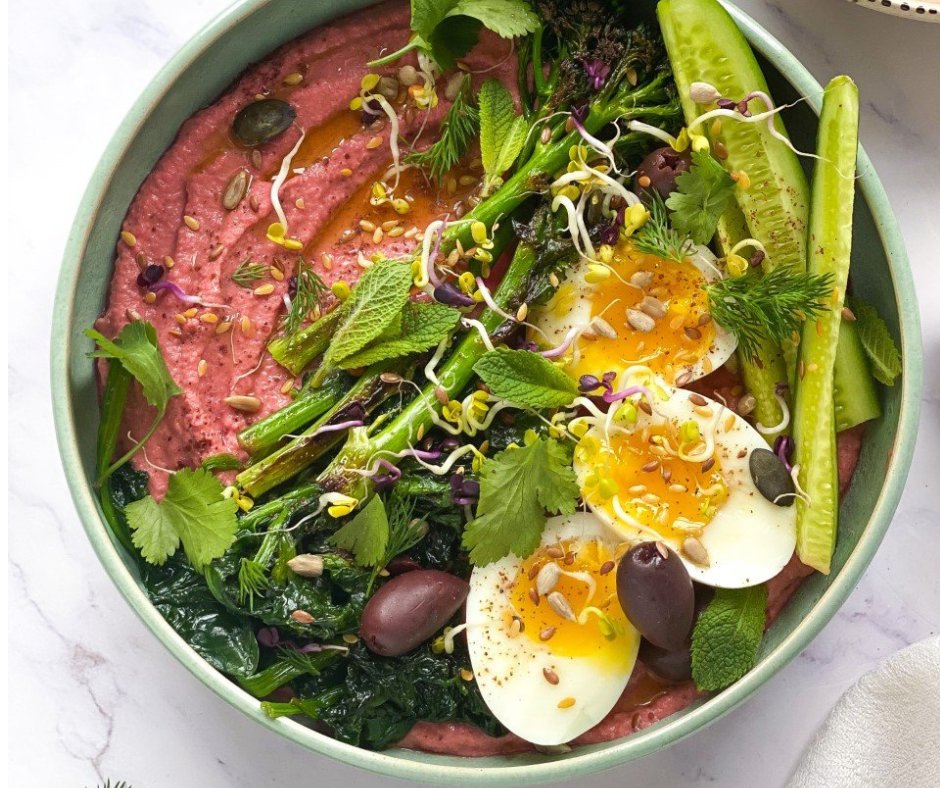 🥣 Ready to Elevate Your Breakfast Game? 🥚🥣 Meet the Beetroot Hummus Breakfast Bowl—loaded with plant-based protein, healthy fats, fibre, + brain-boosting #antioxidants from #sisterhoodnutrition. 
➡️ tinyurl.com/4vjr6u62

#wellnesstv4u #healthyrecipes ⁠#amazebowls