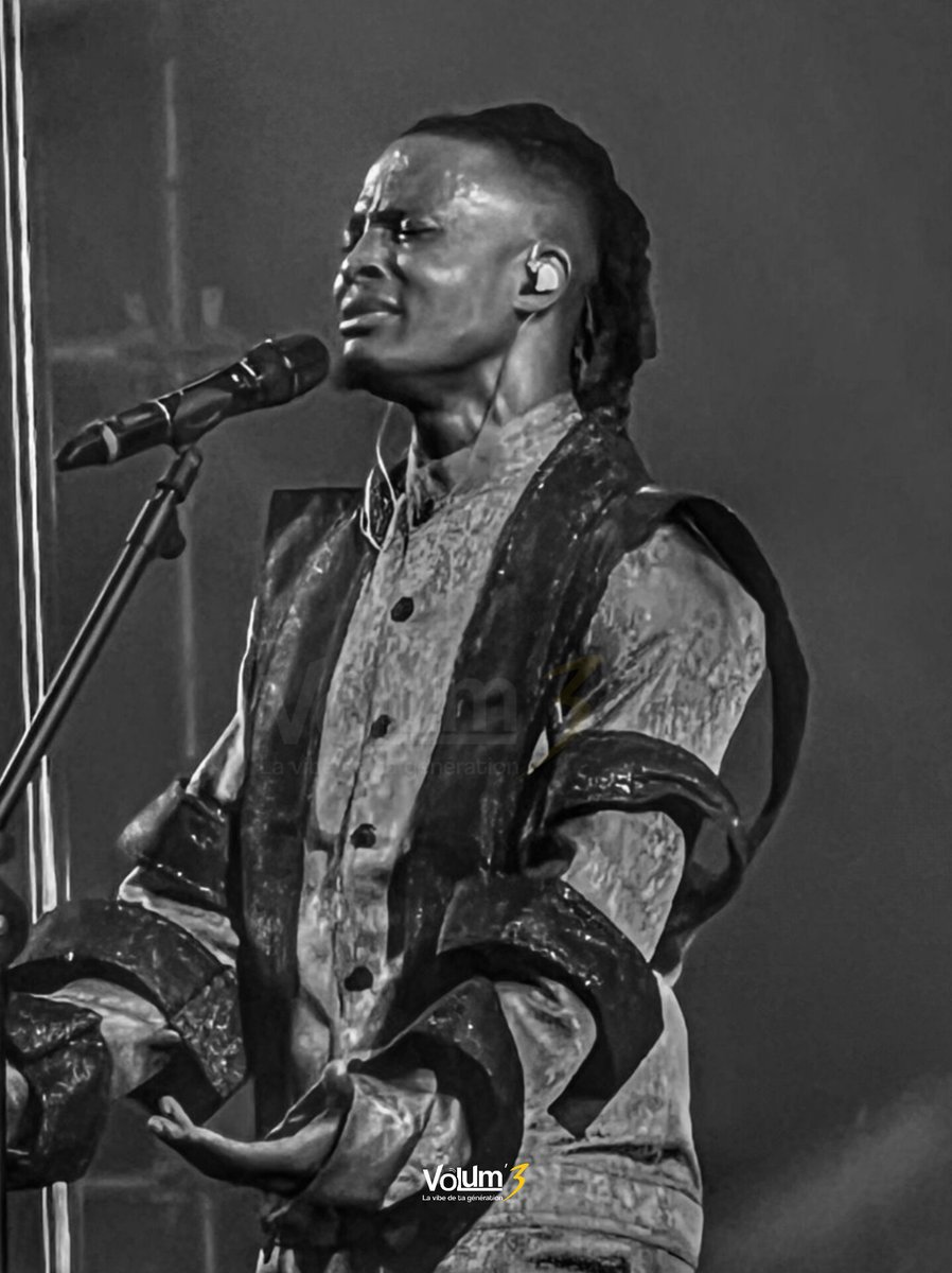 Volum3Cameroun's tweet photo. 🎙️ #CysoulÀCanalOlympia Hey vous dormez ? Nous on se régale au concert de @CysoulOfficiel actuellement à CanalOlympia Bessengué 😍
#25H2V3
#LaVibeDeTaGeneration
#1anDeVibe
#VibeOutdoorz
#Cysoul https://t.co/5l9Nd3U7N2