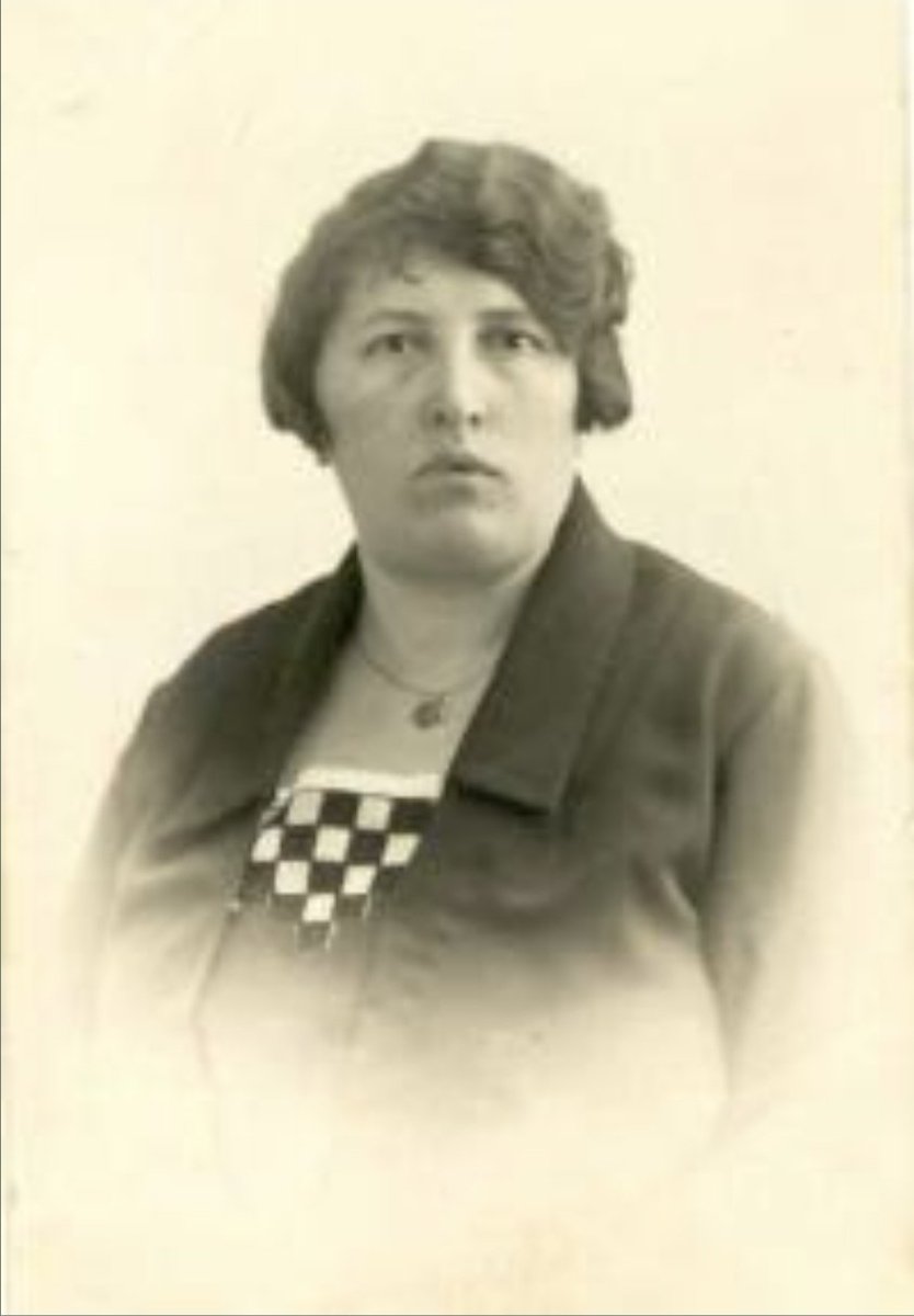 Vandaag dook ik diep in de #oorlogsarchieven. Na 80 jaar weten we nu dat mijn mans overgrootmoeder Leonia Hoepelman Swijnen, in Kamp Ravensbruck stierf aan vlektyfus. Het officiële Duitse overlijdensdocument bleek bewaard. Het is een trieste puzzel...