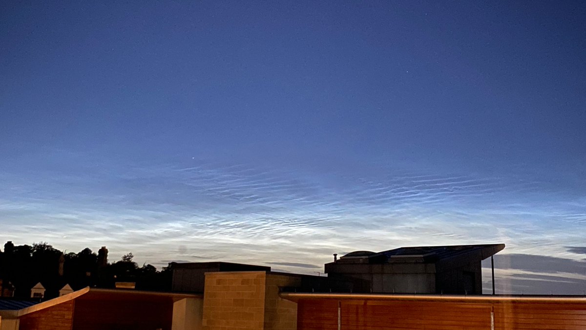VirtualAstro's tweet image. Back at the hotel after a wonderful Night Sky Show to be greeted by a wonderful noctilucent cloud display out of my hotel room window.
Fabulous!