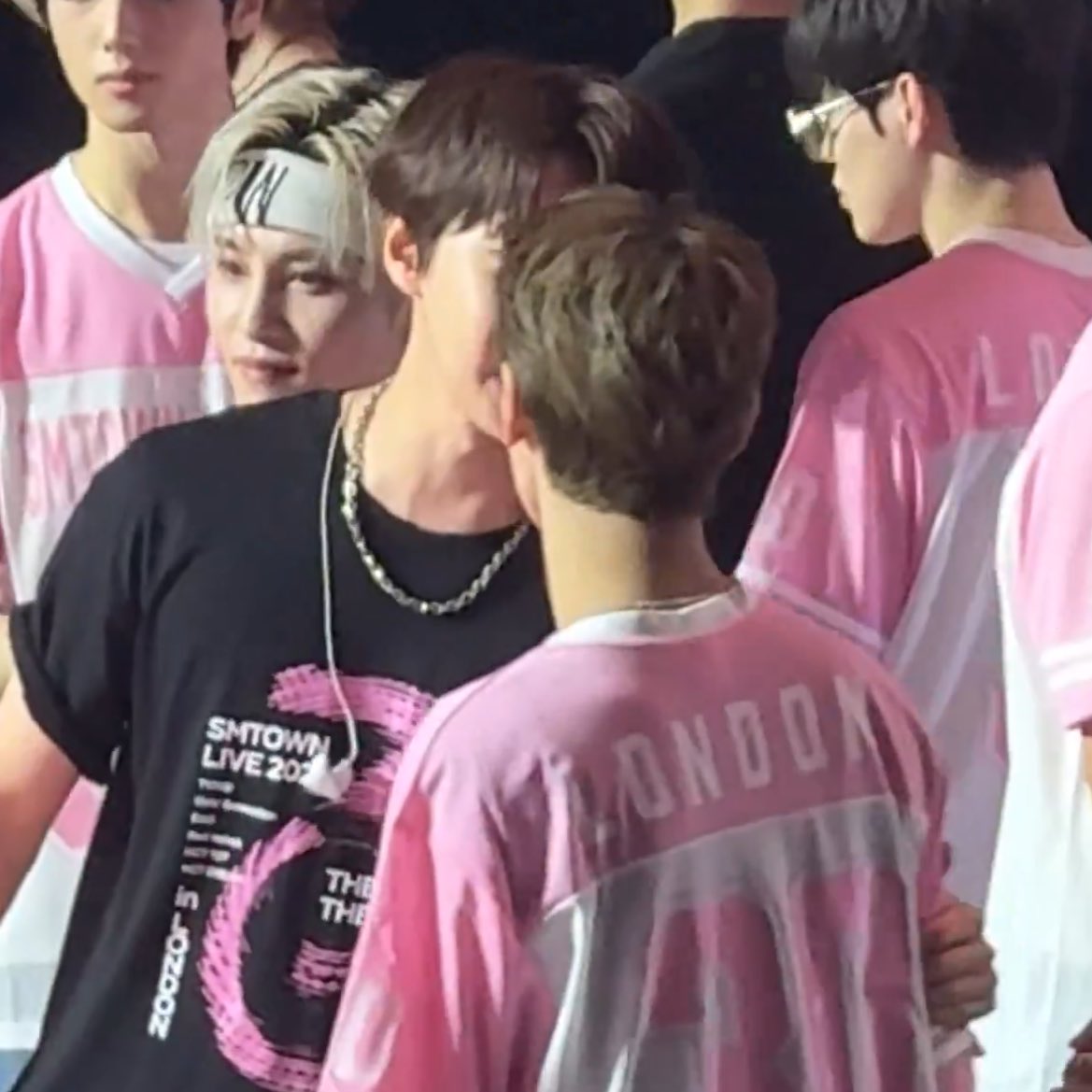 โดยองตัวหนาขึ้นหรือเตนจ่อยลงหนิ