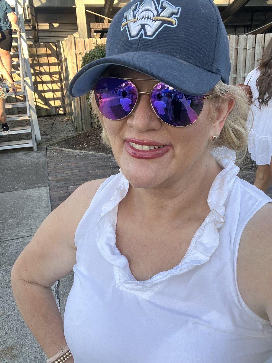 CaniacCaryn's tweet photo. Another night at the Shark tank! #wilmingtonnc #FinsUp #sharksbaseball https://t.co/8PiW8irlML