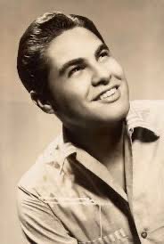 Hace 36 años nos dejó Alfredo Sadel y los carajitos que van a rumbear a la Plaza que tiene su nombre no tienen ni idea de los logros de este venezolano

¿Quién tiene la culpa de esto?