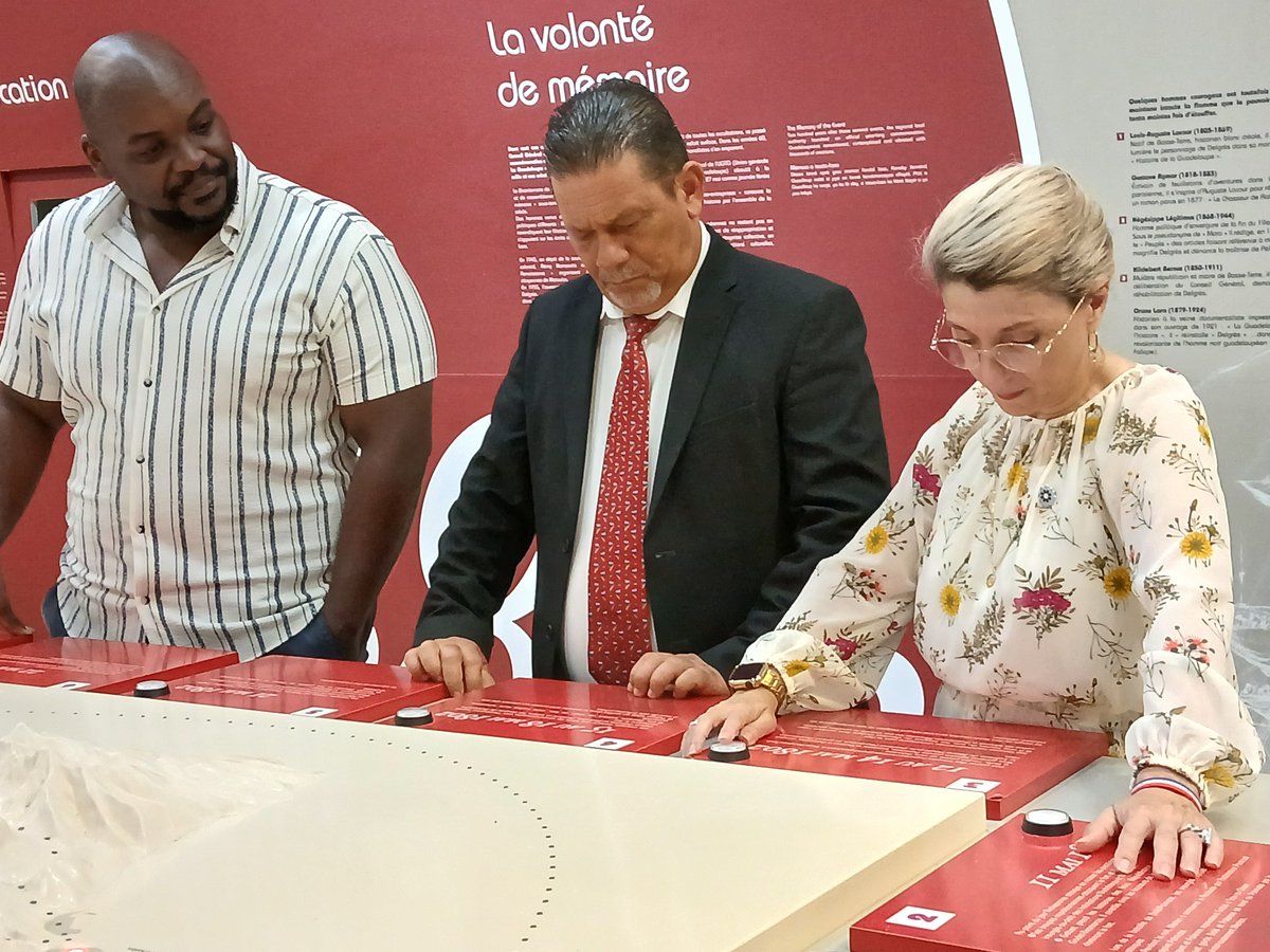 Prefet971's tweet photo. #VisiteOfficielle 🇫🇷 Avant de quitter la #Guadeloupe Patricia Miralles, a visité le fort Delgrès, symbole de #résistance guadeloupéenne et site incontournable chargé d'histoire pour la transmission de la #Mémoire. 
#Résilience  #Libération80ans
@MIRALLESMP https://t.co/yOJvqKBYne