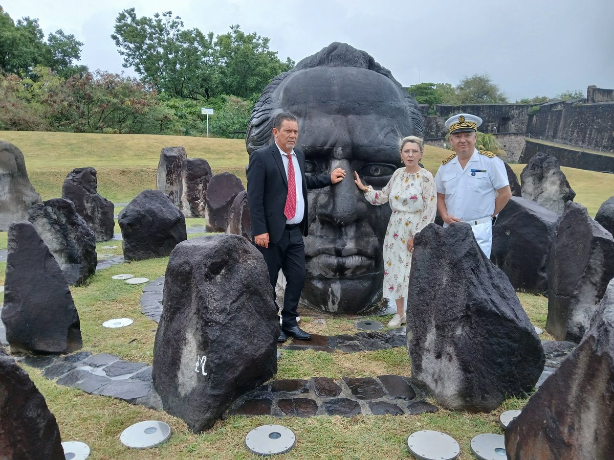 Préfet de Guadeloupe (@prefet971) on Twitter photo #VisiteOfficielle 🇫🇷 Avant de quitter la #Guadeloupe Patricia Miralles, a visité le fort Delgrès, symbole de #résistance guadeloupéenne et site incontournable chargé d'histoire pour la transmission de la #Mémoire.
#Résilience #Libération80ans
<a href="/MIRALLESMP/">Patricia Miralles</a> #VisiteOfficielle 🇫🇷 Avant de quitter la #Guadeloupe Patricia Miralles, a visité le fort Delgrès, symbole de #résistance guadeloupéenne et site incontournable chargé d'histoire pour la transmission de la #Mémoire.
#Résilience #Libération80ans
<a href="/MIRALLESMP/">Patricia Miralles</a>