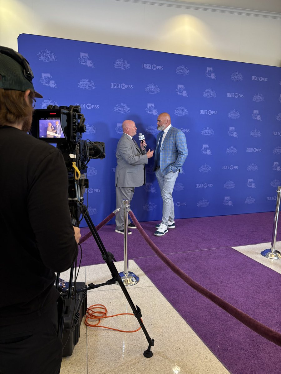 LaSportsHall's tweet image. @AndrewWhitworth on the Purple Carpet with @lpborg at the Louisiana Sports Hall of Fame Induction Ceremony in Natchitoches.

#LSHOF #louisianasaturdaynight