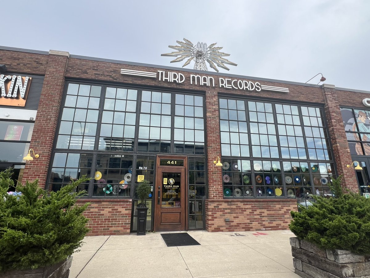 thejeffbrooke's tweet image. Detroit’s popping these days. Enjoyed the holy trifecta of music on a visit this week. Jason Isbell at the Fox, Jack White’s record shop, Motown museum. All 💯 Great atmosphere downtown. 10/10