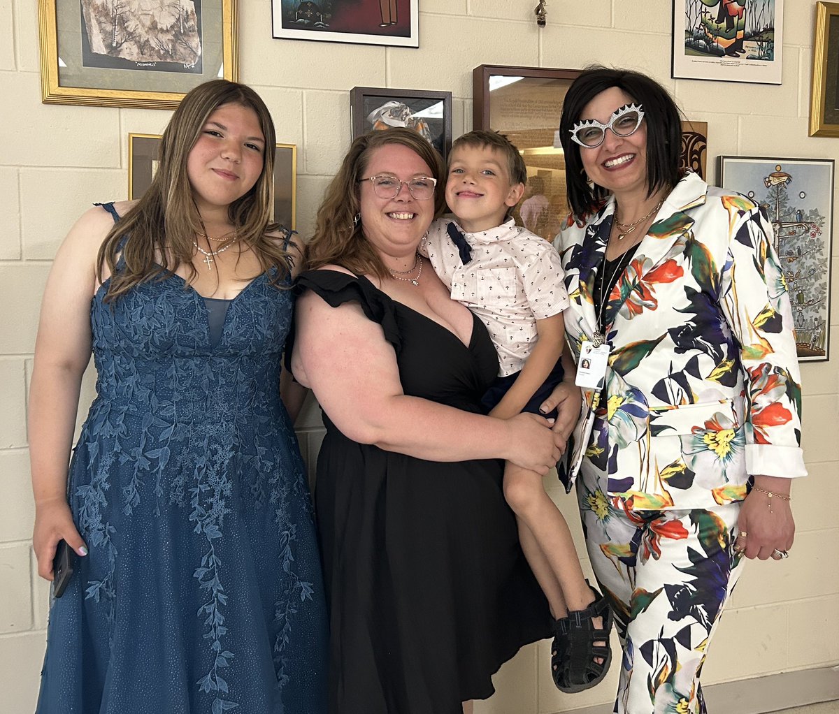 St_AlbertALC's tweet image. Meet Samantha—mom of two, PSW &amp;amp; OSSD graduate, and true inspiration!This week, she graduated alongside her kids: daughter finished Grade 8, son finished SK. A school year full of milestones and love. We’re so proud of you, Samantha! 
#SALCGrad2025 #SuccessForEach #ProudPrincipal