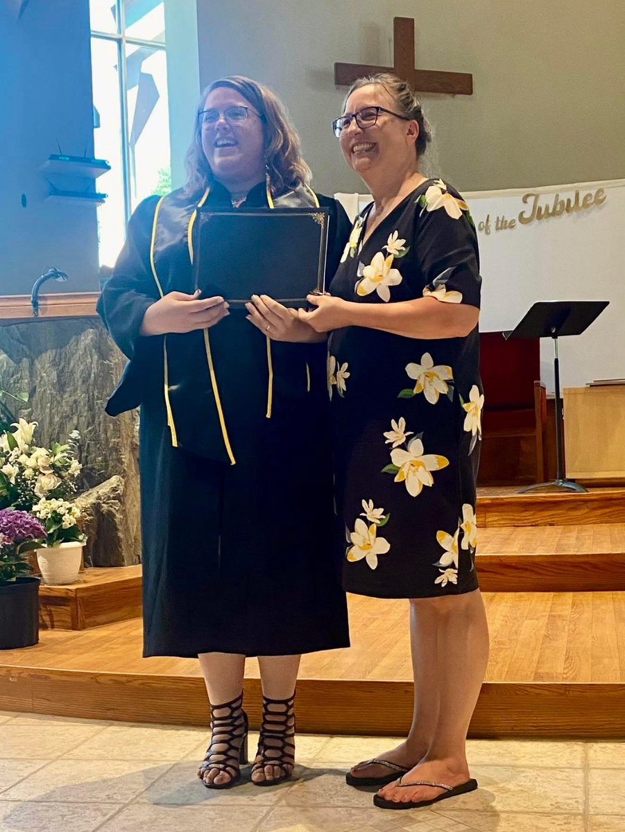 St_AlbertALC's tweet image. Meet Samantha—mom of two, PSW &amp;amp; OSSD graduate, and true inspiration!This week, she graduated alongside her kids: daughter finished Grade 8, son finished SK. A school year full of milestones and love. We’re so proud of you, Samantha! 
#SALCGrad2025 #SuccessForEach #ProudPrincipal