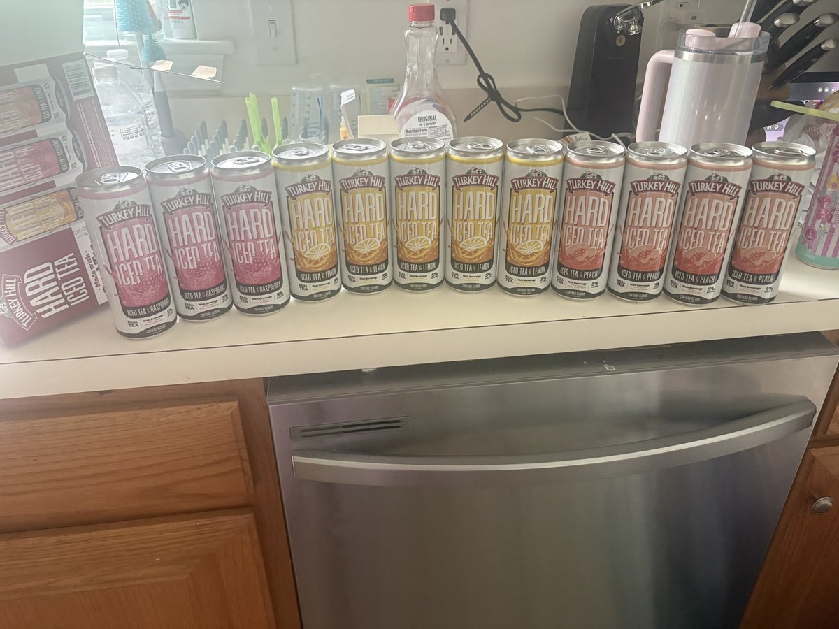 TriciaMay98's tweet photo. @TurkeyHillDairy I think the machine counted incorrectly😅 3 raspberry, 5 lemon, and 4 peach🤣 https://t.co/ZJvNu6K9rz