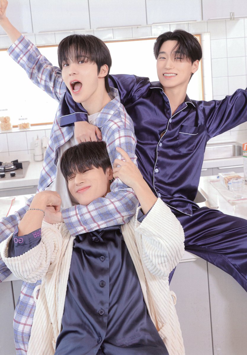 zhouang1024's tweet photo. ATINY 6th Membership Kit Photobook Scans

#YUNHO #CHOISAN #WOOYOUNG https://t.co/KRl4B9PnHF