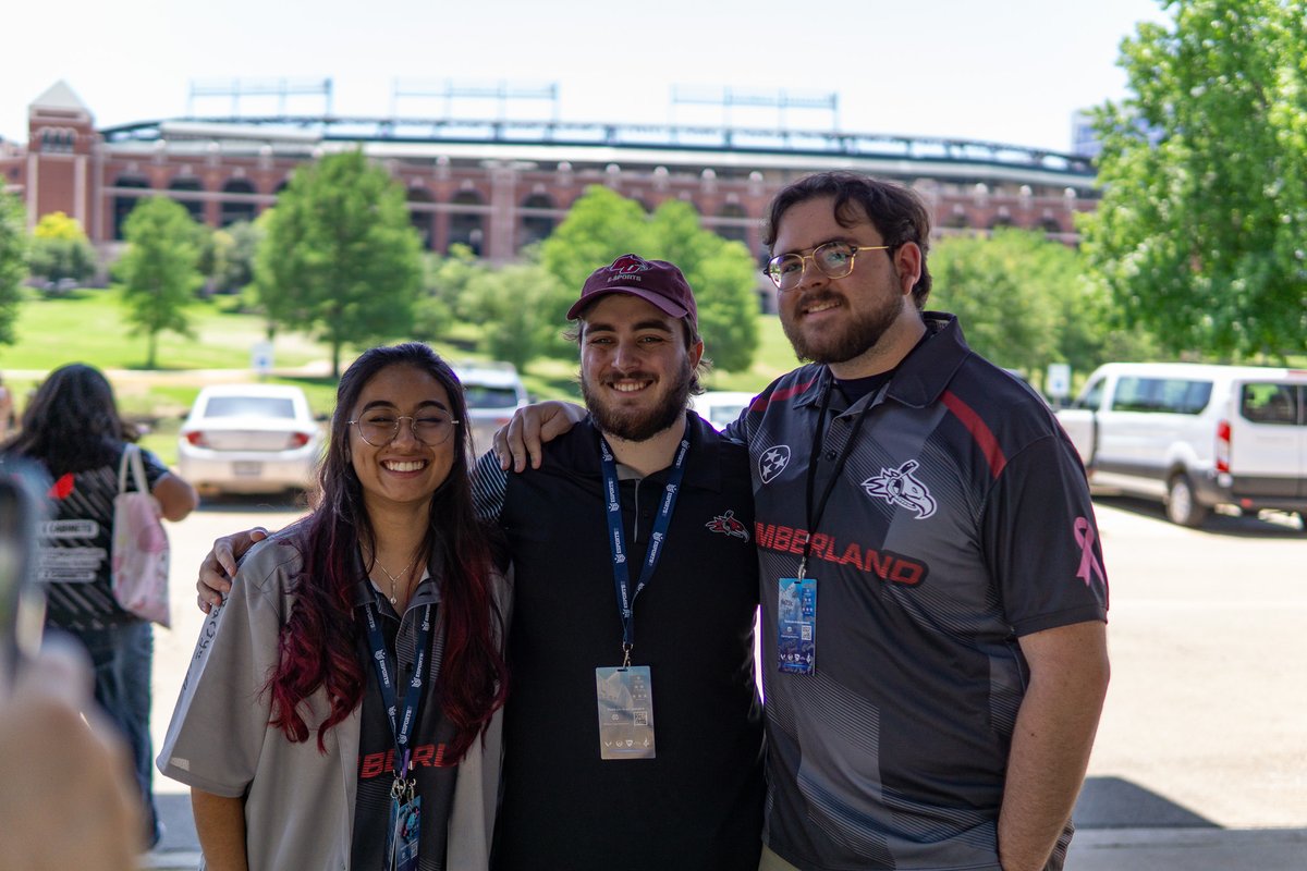 I am so thankful for <a href="/whatinthebanjo/">whatinthebanjo</a> and <a href="/Peachy_Sean/">👑Sean</a> for following me from New Hampshire down to Tennessee to keep working in college esports!

I'm thankful to have such great people in my life!