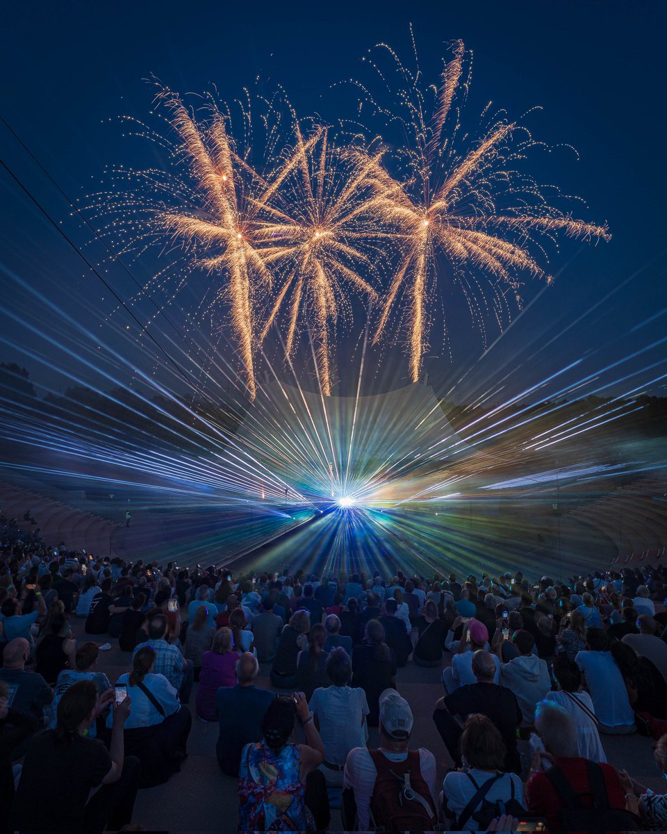 Die #Extraschicht 2025 - wieder einmal grandios und heute in #Gelsenkirchen sogar in drei Locations - im Nordsternpark/Amphitheater, in der Kampfbahn Glückauf und in der Neuen Zeche Westerholt. 
Schreibt uns, wo ihr überall wart und was euch am besten gefallen habt. ✨️⚒️