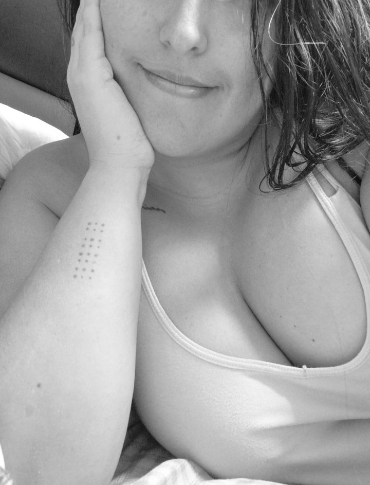 VirginFans's tweet image. Bellos y bellas #braille #tattoo #art #ink #arm #smile #boobs #tatuaje #SaturdayMotivation #SabadoDeMorboYProvocación #sabadodetetas #saturdayfun #onlyfansmodel lista para salir de casa #go #out #home #adondeir 🥰🤔✨😬🤗👍