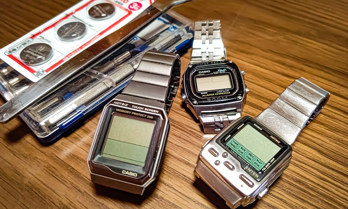 sunmaru_30's tweet photo. 夏に使いたい〜
レトロデジタルの電池交換⌚✨
とりあえず、3個¥110の電池で十分(笑)
#データバンク #DW1000 #VDB2000 #DB2000 #CASIO #電池交換 #デジタルウォッチ https://t.co/wqoFRbNvHU