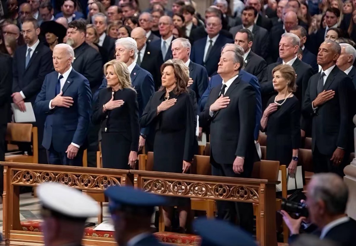 Christopher Webb (@cwebbonline) on Twitter photo A photo for the ages. Every living Democratic president and vice president standing together, hand over heart. A photo for the ages. Every living Democratic president and vice president standing together, hand over heart.