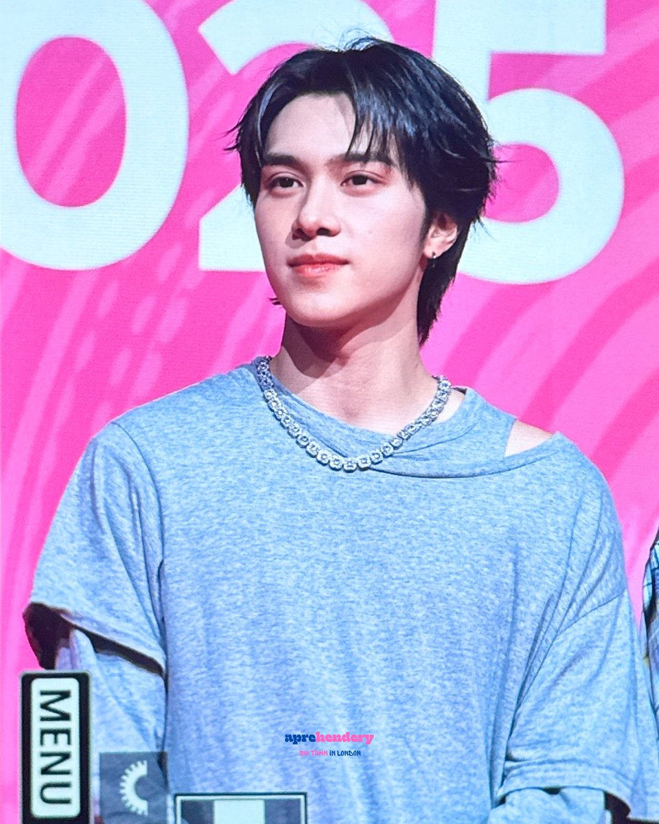250628 SM TOWN in LONDON 

ur red carpet im bed carpet..gn world..💤💭

#WayV #威神V #웨이션브이 #Hendery #黄冠亨 #헨드리 
#SMTOWN_London #SMTOWN_IN_LONDON 
 #smtown_live_2025_london #SMTOWN_LIVE_2025