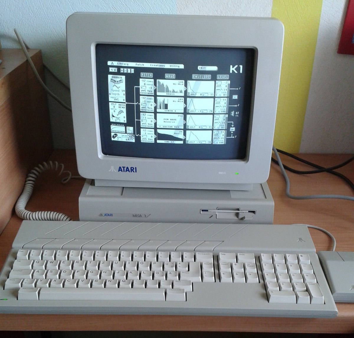 Console_Classic's tweet image. Atari ST Turns 40.

This year marks four decades of the Atari ST flexin’ its silicon muscles—launched in &apos;85 with the 520ST, then leveled up to the 1040ST, Mega, STE, and even the quirky STacy portables! 🕹️

#AtariST #RetroComputing #8BitLegend