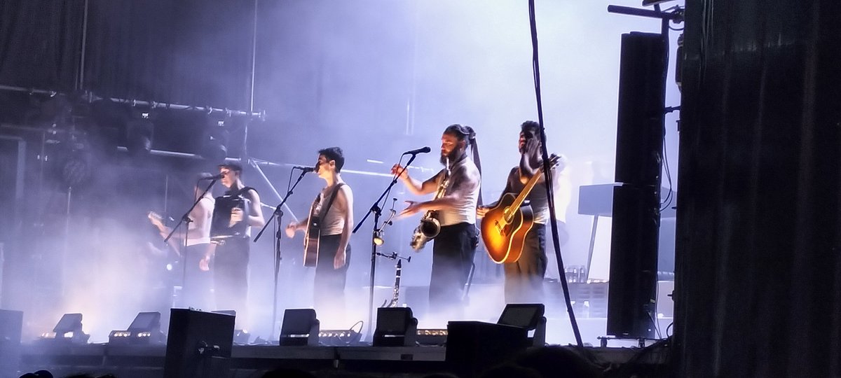 Aytoburgos's tweet photo. La M.O.D.A. reconquista Burgos en un concierto irrepetible 

50.000 personas arropan entregadas a la banda en su regreso a casa en el concierto más multitudinario en la historia de los sampedros https://t.co/lkQnXHfFjC