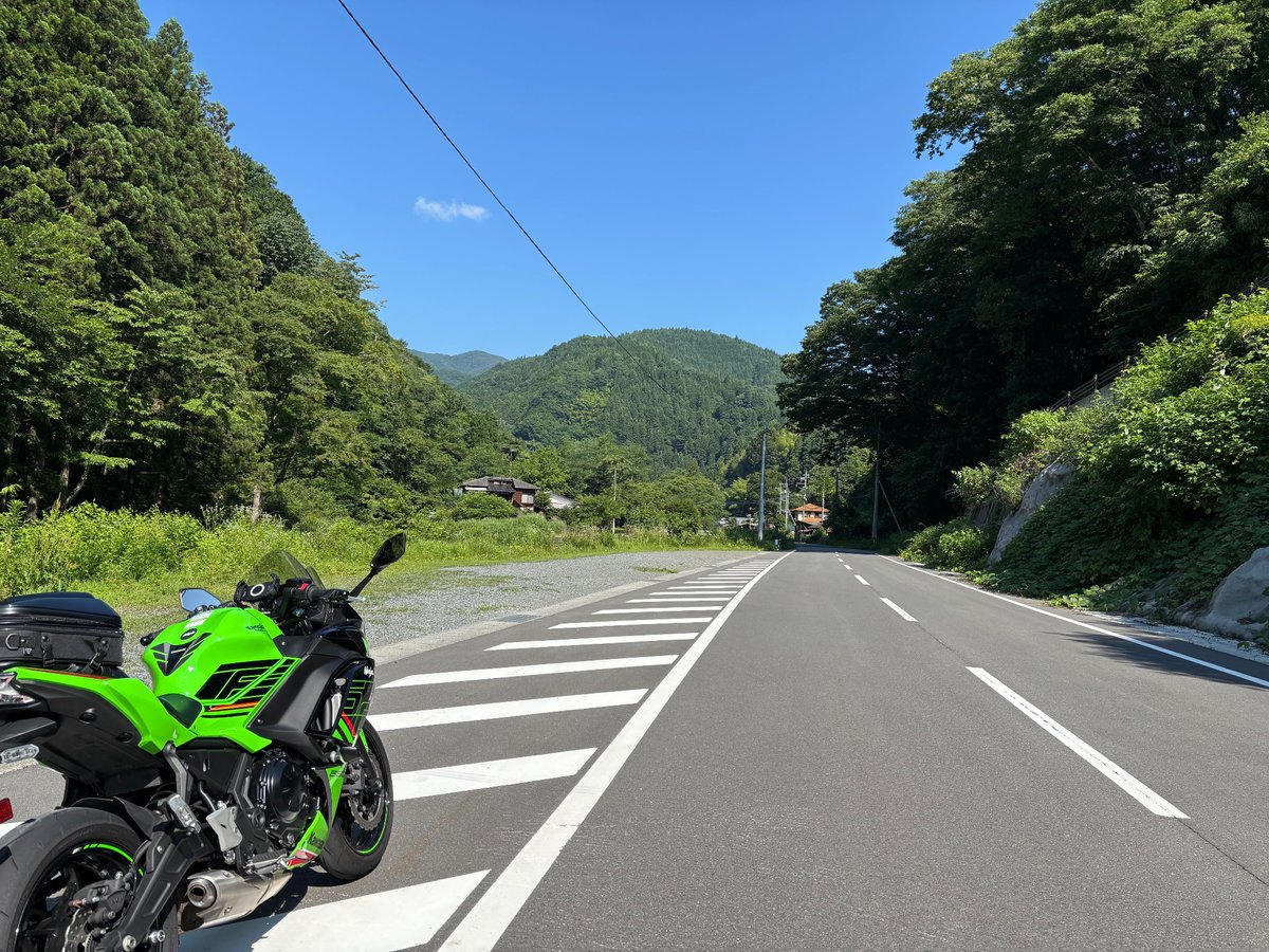 まともにバイクに乗るのはGW以来…
まだ梅雨明けてないハズですが、すっかり夏空です。