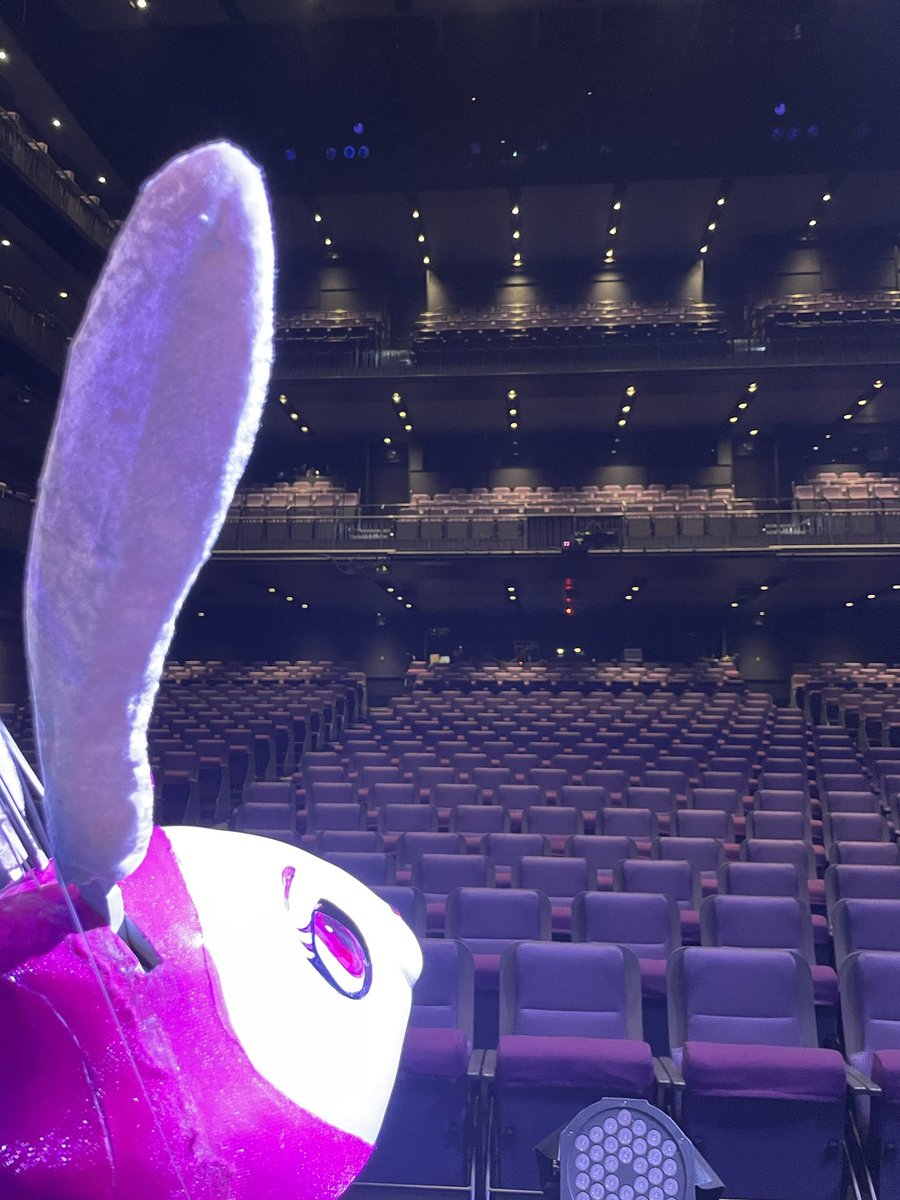 misato_matsumo's tweet image. おはようございます☀️

W3東京千秋楽。
私の千秋楽。

劇団ワンダースリーのメンバーになれてすごく幸せです🐇

キャスト、スタッフ、観に来てくれた全てのお客様への感謝の気持ちを胸に、最後のボッコを操演したいと思います。

ボッコちゃん、準備はいいかい？
一緒に楽しもう！

#ひとみ座
#人形劇