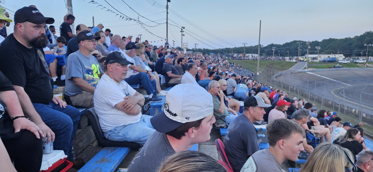 FreeholdTjg's tweet photo. Another standing ovation singing the National Anthem ๐บ๐ธ for @WallStadium Wall Stadium Speedway ๐
It's an honor to be here at the track #RaynorStrong
Huuuuuuge crowd tonight to see 125 lap feature for the Modifieds! Who's ready for racing?
#NASCAR #racing #modifieds https://t.co/UsjhcEfGL1