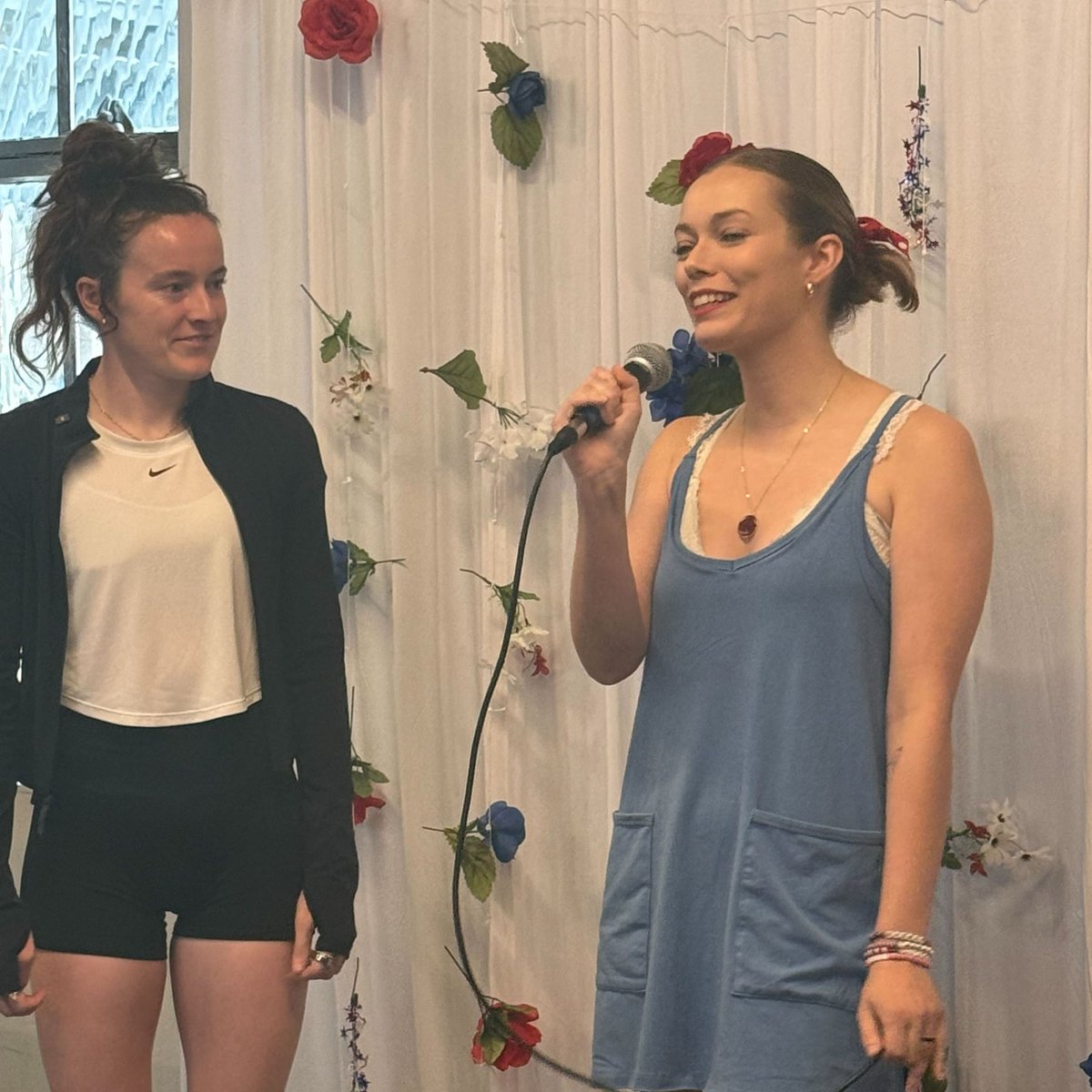 AmericanOutlaws's tweet photo. Was she a guest or was she at home? 🤔 

Hometown girl Rose Lavelle stopped by our NB4 Party to welcome AO members to Cincinnati. 

Thanks for hanging with us @roselavelle 🌹💙

#AOFamily #USWNT | @ao_cincy https://t.co/2vV1rIWDWW