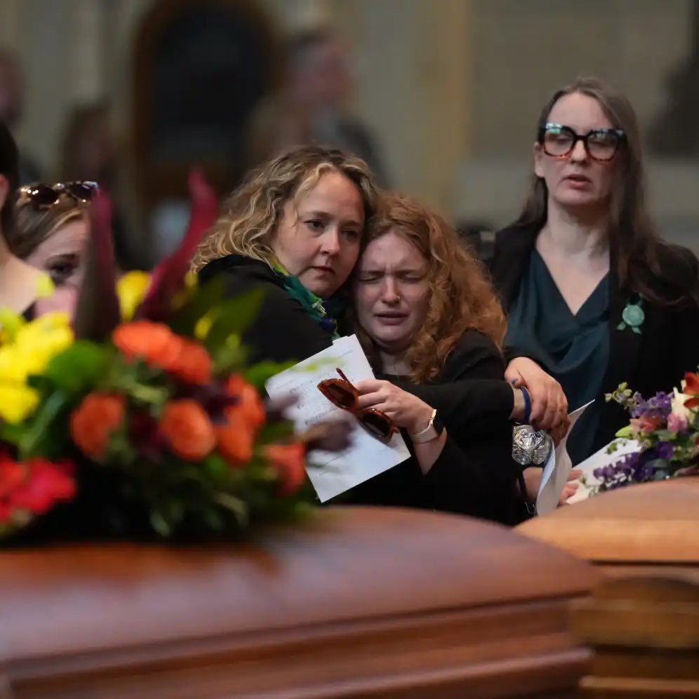 emmagreenman's tweet image. Today, we say goodbye to our beloved Melissa and Mark Hortman. Tomorrow, we redouble our effort to build a country and a state that are “equal to their aspirations and a politics worthy of their example.” 💚
📷️ Alex Kormann @StarTribune