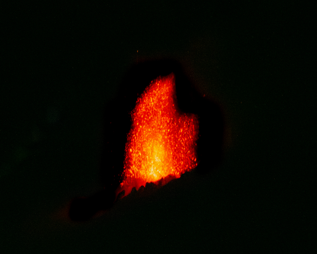 doup16's tweet photo. El 10 de marzo de este año, a la 1:15 de la madrugada, me despertó el ruido que ocasionaba la erupción del Volcán de Fuego. A la 1:23 am, tomé una serie de fotografías del cráter, de las cuales muestro 2. Capturas logradas a 22 Km de distancia según las coordenadas geográficas. https://t.co/69Xr0e8ew2