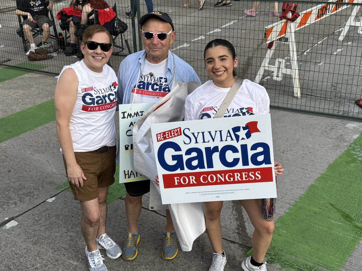 LaCongresista's tweet image. Readying for #Pride2025 parade in Houston. One of largest LGBTQ+ parades in country and, at night. Let the good time roll!