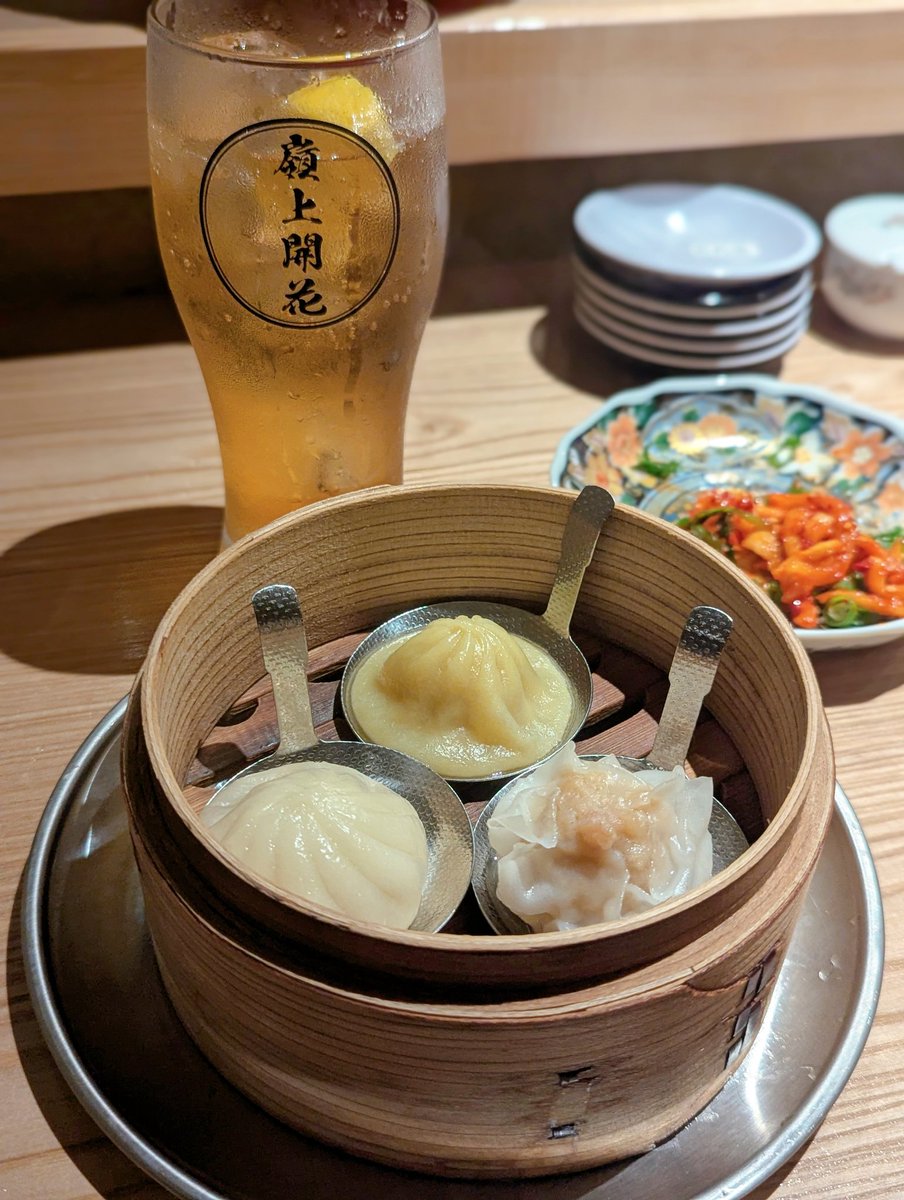osaka_gourmet_'s tweet photo. 大阪・天満にオープンした東アジア料理とクラフトジンがウリの立ち飲み屋『嶺上開花』さん。店主さん麻雀好きなのかな🤔 https://t.co/rz1hviordP