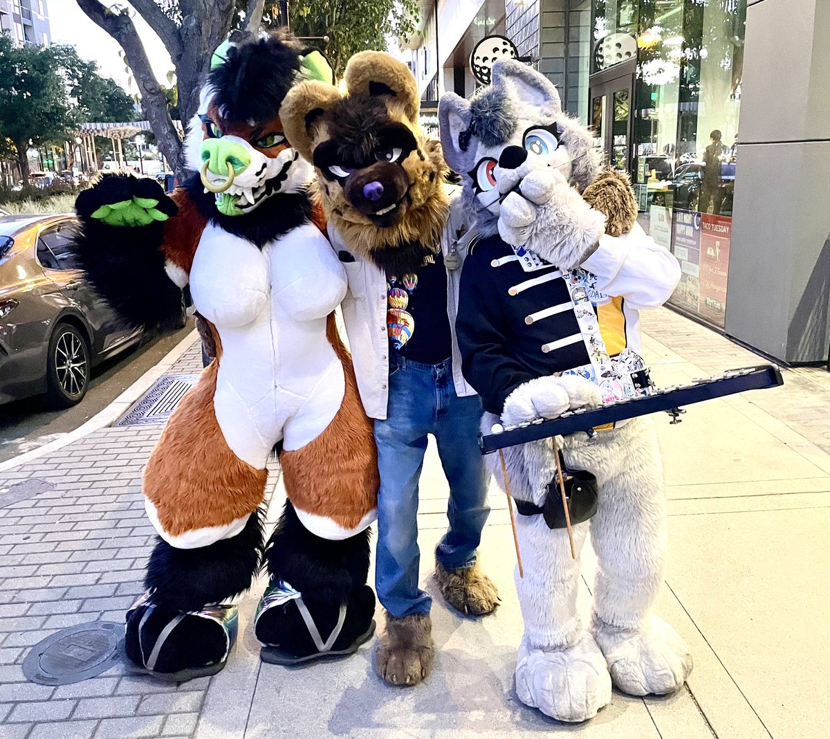 It’s Jeanie (or Genie?), aka <a href="/CharcoalSergal/">CHARCOAL THE SERGAL🖤</a>, Rafiki and the cutest glockenspiel player you’ll ever meet, <a href="/Daiquila_/">dai!(comms open!)</a> at the TipsyPutt meetup last Thursday night.