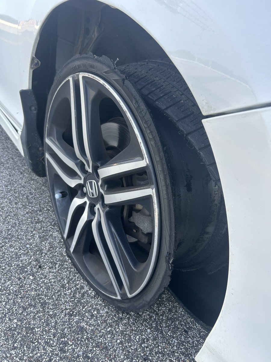 omega blunder today on the highway, thank the lord nothing else happened. this shit also happened after I just got done watching shit about the nikki catsouras case 😬
