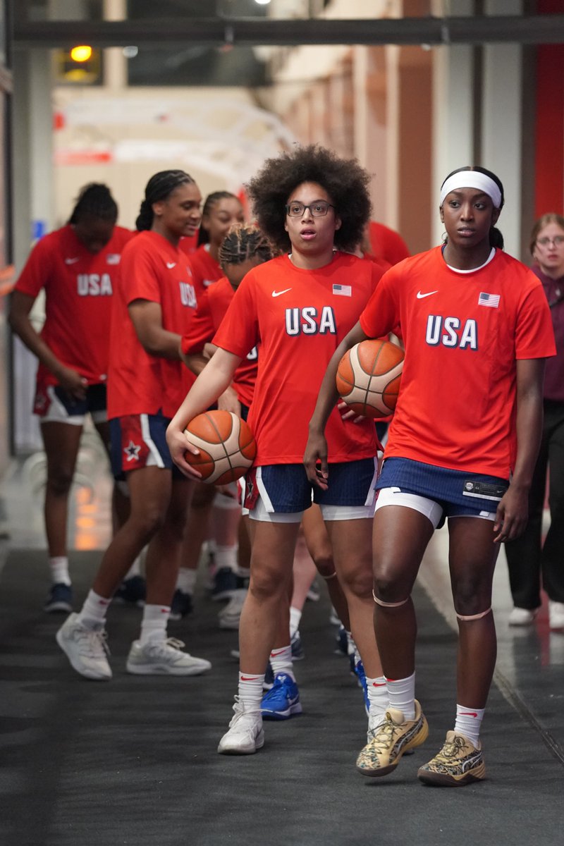 Game on in the nightcap as 🇺🇸 USA meets host nation 🇨🇱 Chile in the #AmeriCupW opener! 

📺 courtside1891.basketball/game/193563