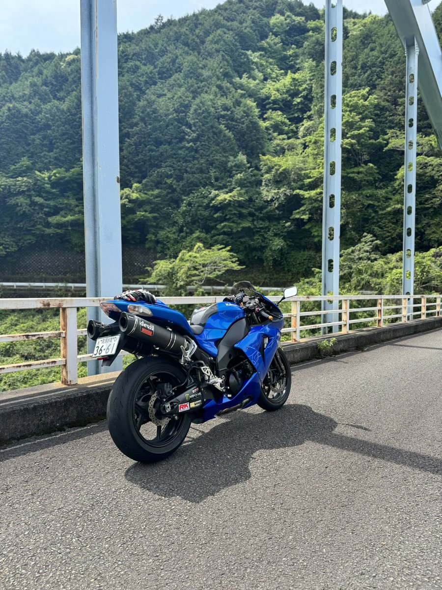 Bamboo400r's tweet photo. 年齢増えたので

名前:たけ
性別:♂
年齢:21
身長:178
住み:愛知
車種:zx10r d型
趣味:🏍
一言:バイク友達たくさんほしい
 #バイク乗りとして軽く自己紹介 
#バイク好きな人と繋がりたい https://t.co/XRnUUPloOr