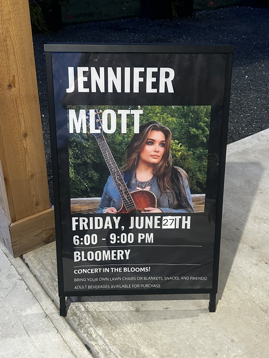 JenniferMlott's tweet image. I absolutely loved singing yesterday at the Bloomery Sweet Peas Flower Farm !! The field of flowers was absolutely gorgeous and the people were so fantastic! Here’s a few photos that I took of the flowers! Hope you enjoy ! #jennifermlottmusic