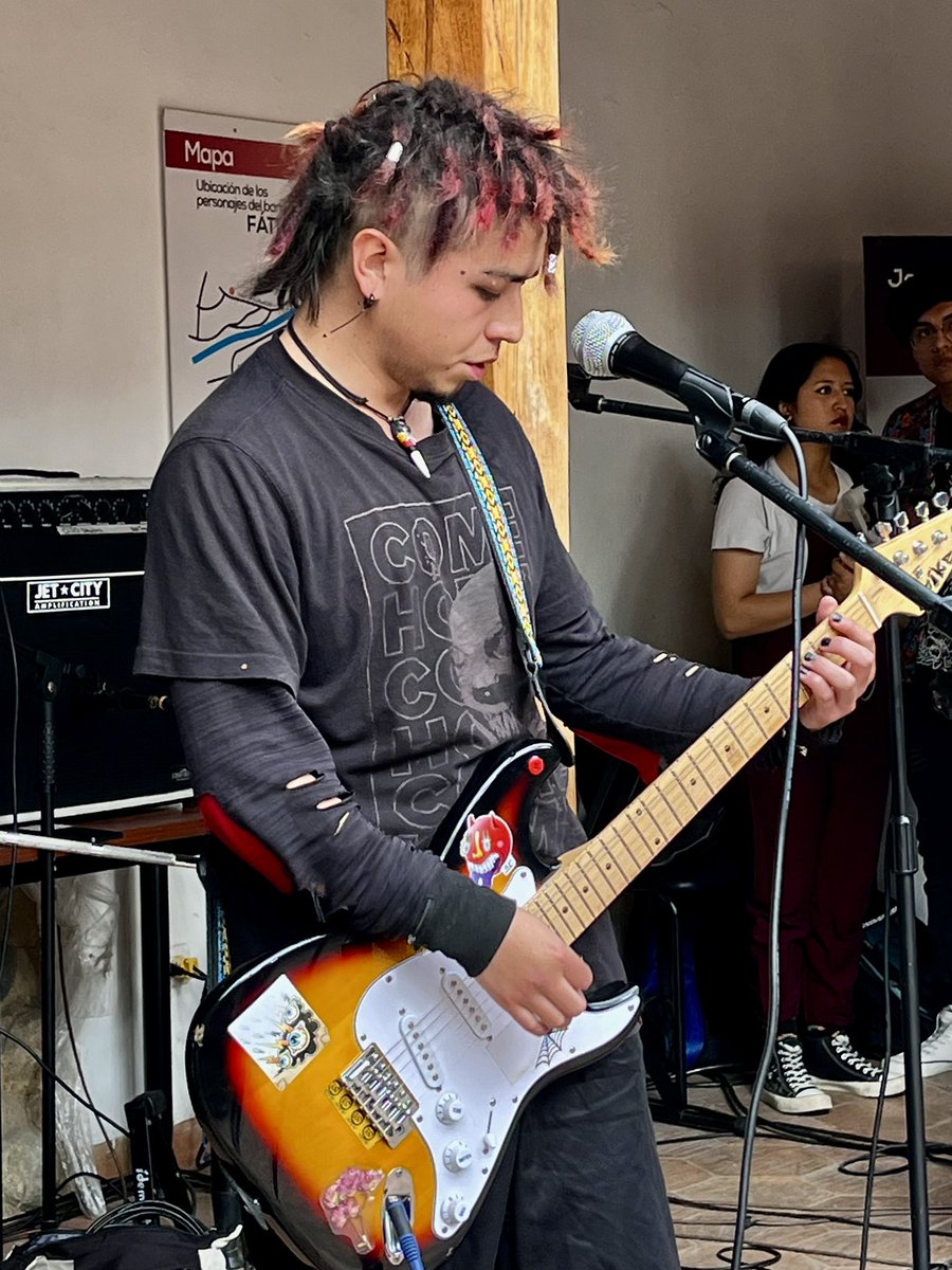 CulturaCUE's tweet photo. 🎸🔥 Una tarde de rock con las nuevas promesas del #rockcuencano.
El festival de música #NadieNosTopaFest, desde la Casa Patrimonial Municipal del Artista, fue full energía, talento y música.🎤🎶.
#RockCuencano #CulturaActiva #EspacioPúblico #CuencaVive https://t.co/ZrgkFrfhqs