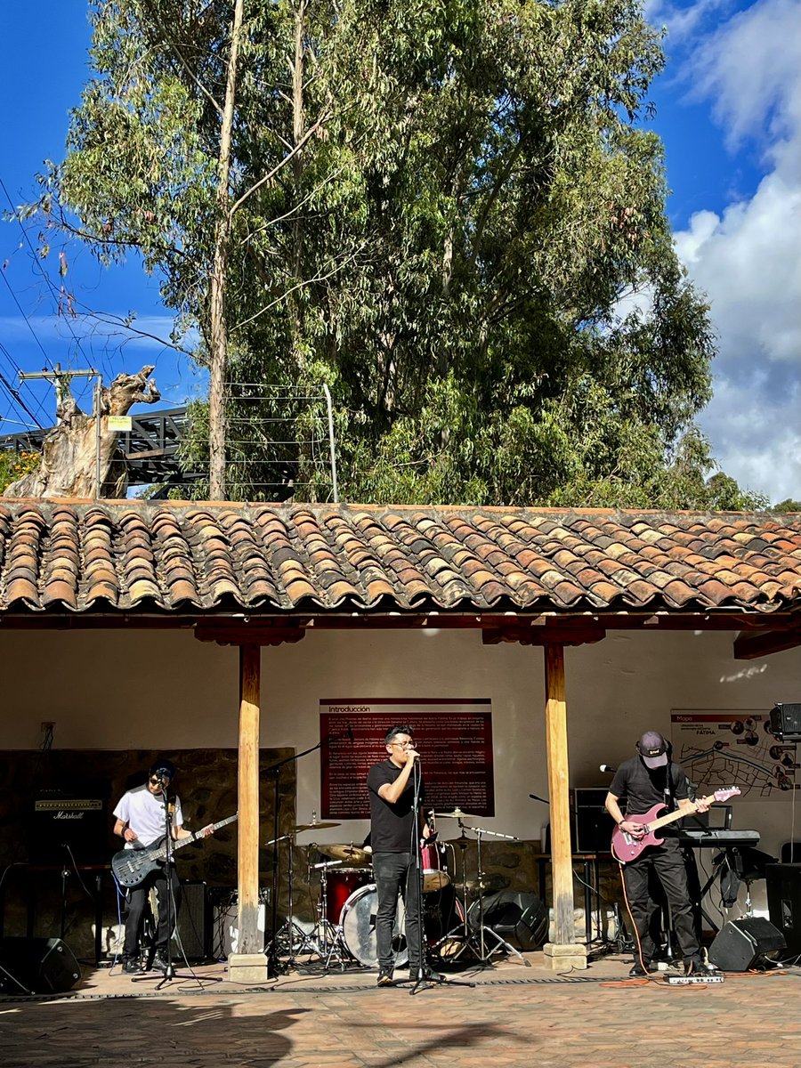CulturaCUE's tweet photo. 🎸🔥 Una tarde de rock con las nuevas promesas del #rockcuencano.
El festival de música #NadieNosTopaFest, desde la Casa Patrimonial Municipal del Artista, fue full energía, talento y música.🎤🎶.
#RockCuencano #CulturaActiva #EspacioPúblico #CuencaVive https://t.co/ZrgkFrfhqs