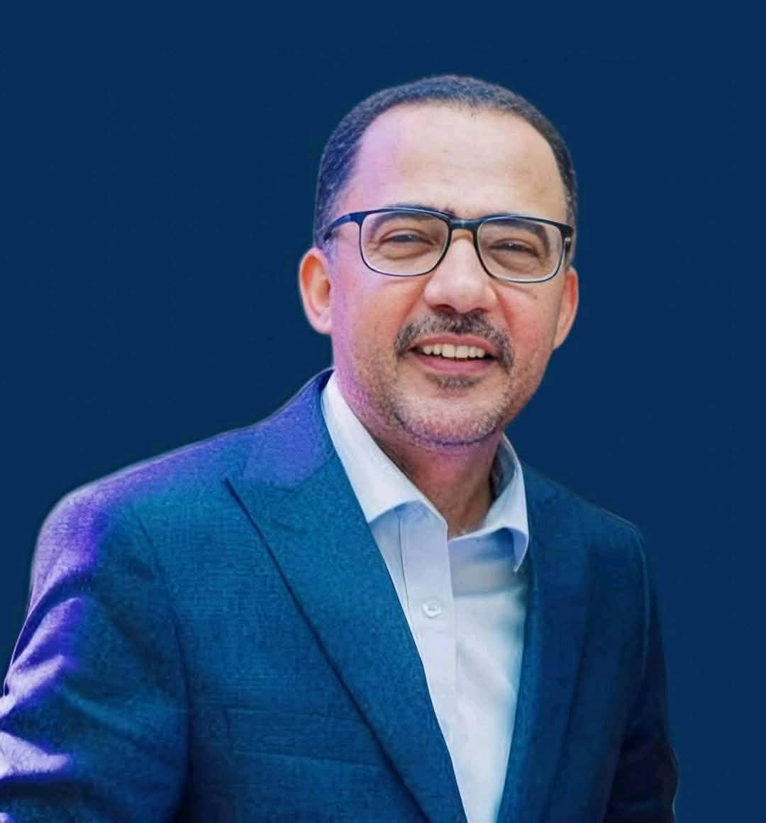 مَاتَ الفُؤادُ عَلَىَ فُؤاد.  وَجَفّ فِالقَلَمِ المِدَاد
تباً لـــــيومٍ أشرَقَت     فِيْنَا الحَيَاة بِلا فؤاد 

عَجِزَ اللِّسانُ عَنِ الكَلَام.  حُزناً وبُأساً واتِقَاد 
وتَلبَسَ الصُّبْحُ السَوَاد  على فراقك يا فؤاد 
✒️ صقر نهم
#فؤاد_الجمهورية  #فؤاد_الحميري رحمة الله تغشاه