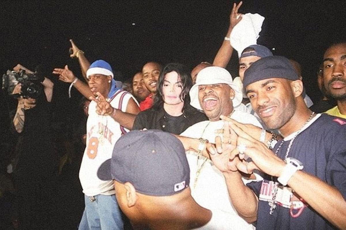 CrookedMagazine's tweet image. Soy como Michael Jackson cuando se me agota la batería social