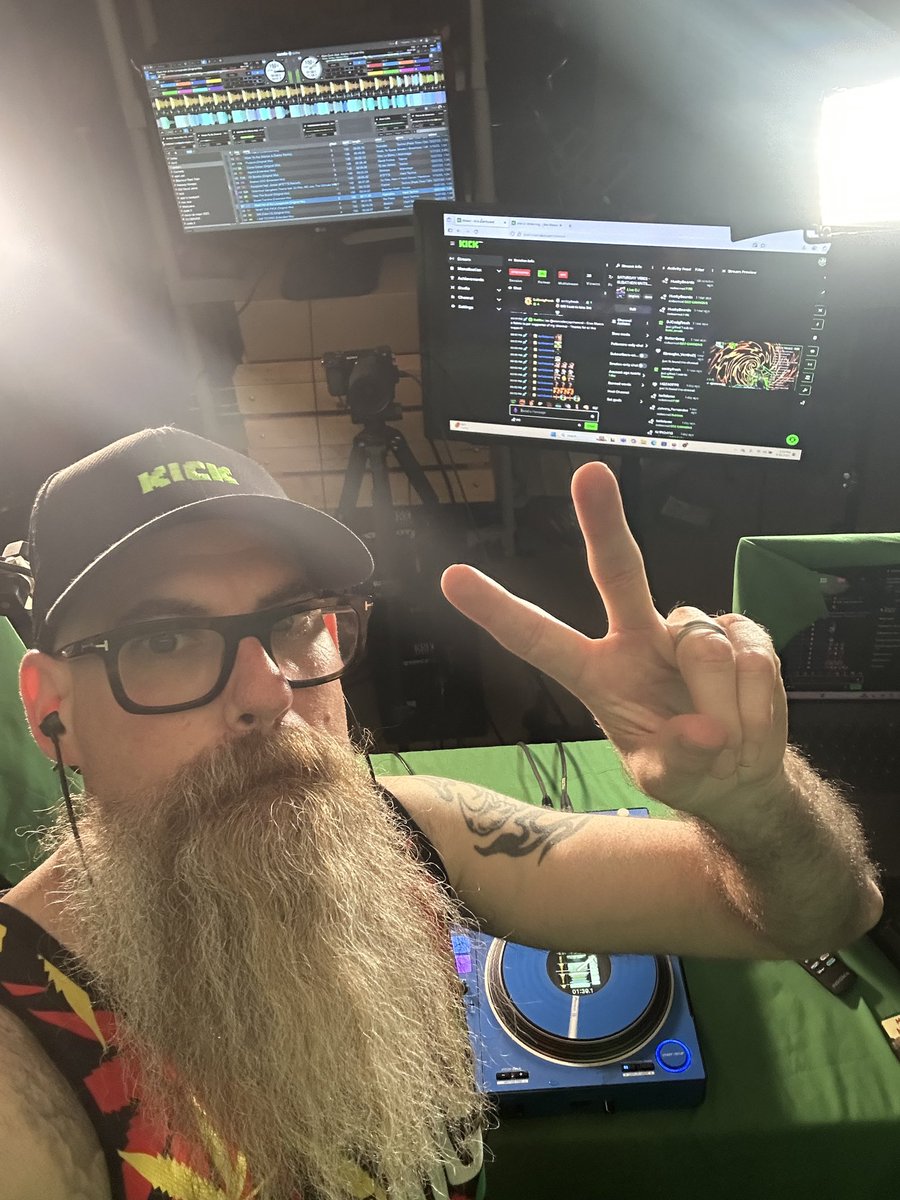 DJSETSROCKA tweet media