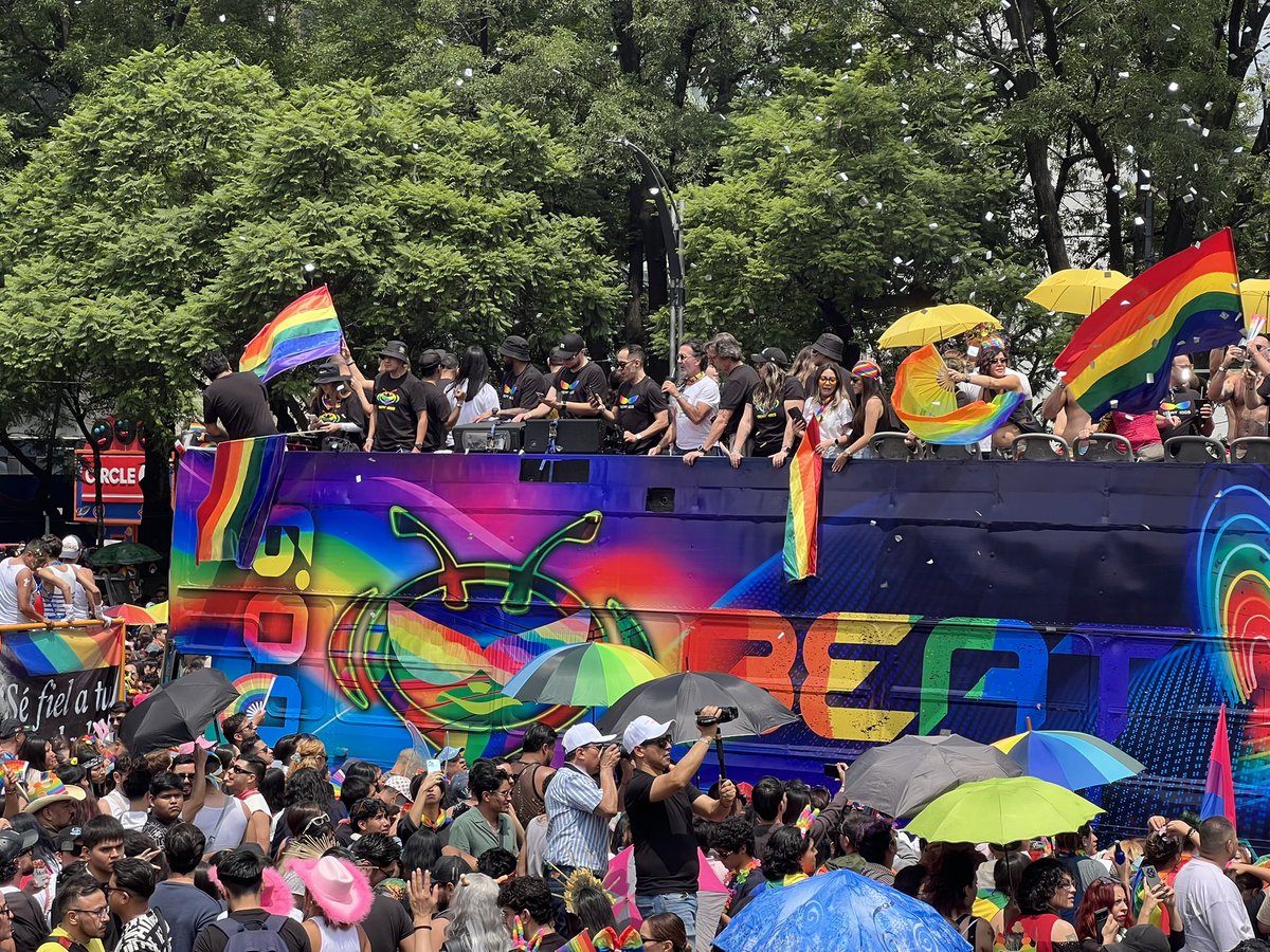 Gracias por acompañarnos en nuestro primer pride ❤️🙌 ¿Nos vemos el siguiente?

beatdigital.mx | 100.9 FM

#Pride2025 #Pride #marcha #lgbt #CDMX #electronicmusic #beat1009fm
