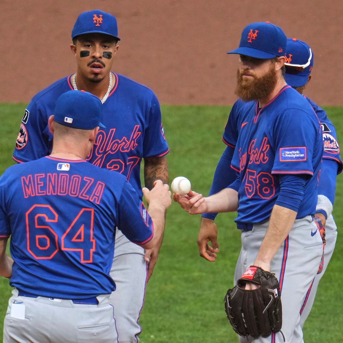 Mets are having a players meeting in the clubhouse after their 12th loss in the last 15 games, per <a href="/NYPost_Mets/">Mike Puma</a>