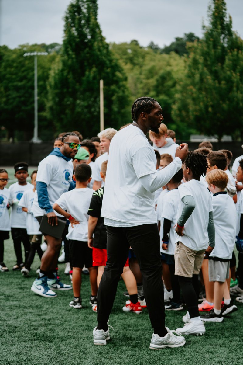 prosportplex's tweet photo. #DeMarcusLawrence #SeattleSeahawks What a day at the DeMarcus Lawrence Youth Football Camp in Seattle! 💪🏾🔥  Huge thank you to everyone who showed up to support and made it a day to remember — can’t wait for the next one! 🏈 https://t.co/7tNczntyUx
