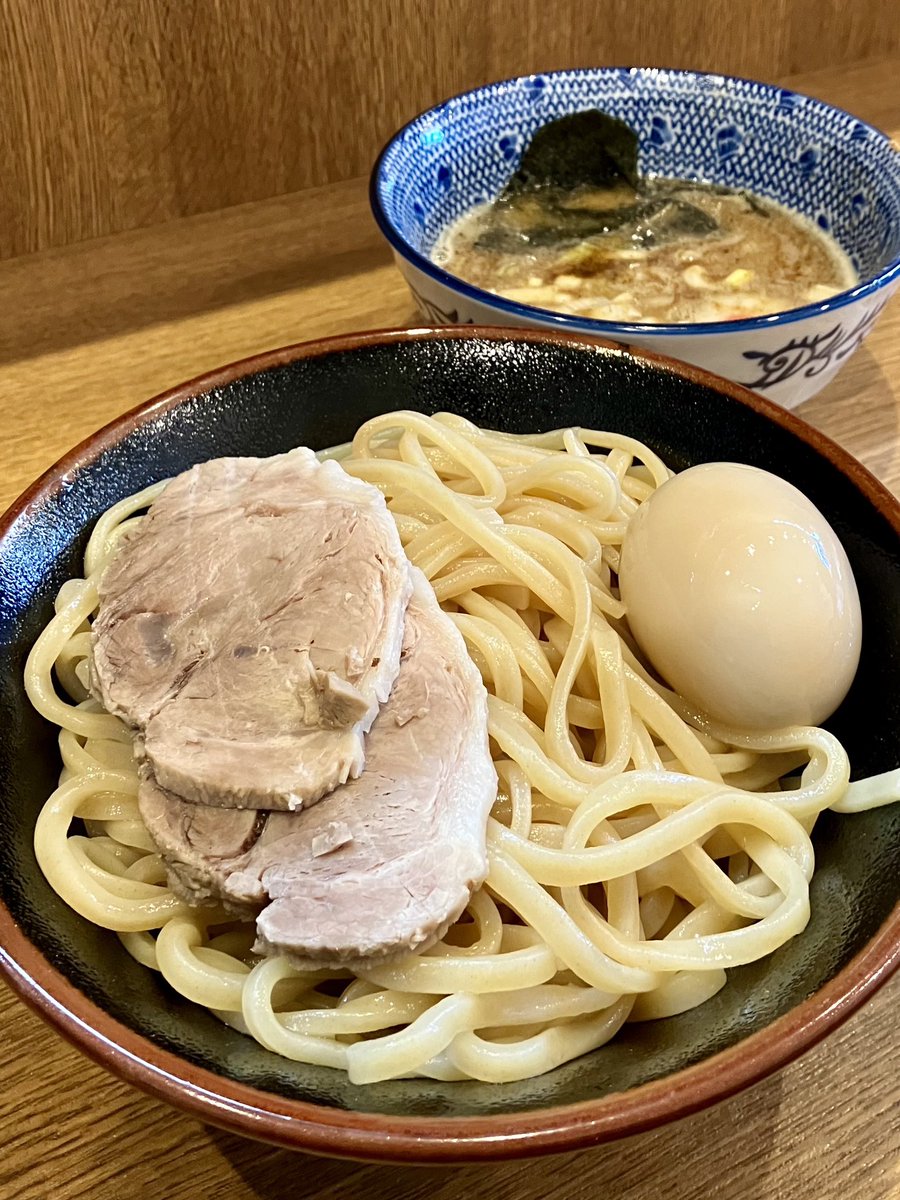 akostin0117's tweet photo. つけめん さく間 - 杉田
 
つけめん並🍜🍥400g
特製トッピング🥩🥩🥚◼️
 
2回目、さく間〜〜〜〜‼️
豚骨と魚介が効いた濃厚つけ汁に
ストレートもっちもちっ太麺🍜 
めっちゃ(๑❤️ڡ❤️๑)うまーいっ
 
 〆のスープ割りは魚介の出し汁
＋柚子🍋を入れてもらって💯💯💯
 
はい🙋‍♀️"超"激うまくーん㊗️🎉🎊💕✨ https://t.co/kefLbButSp