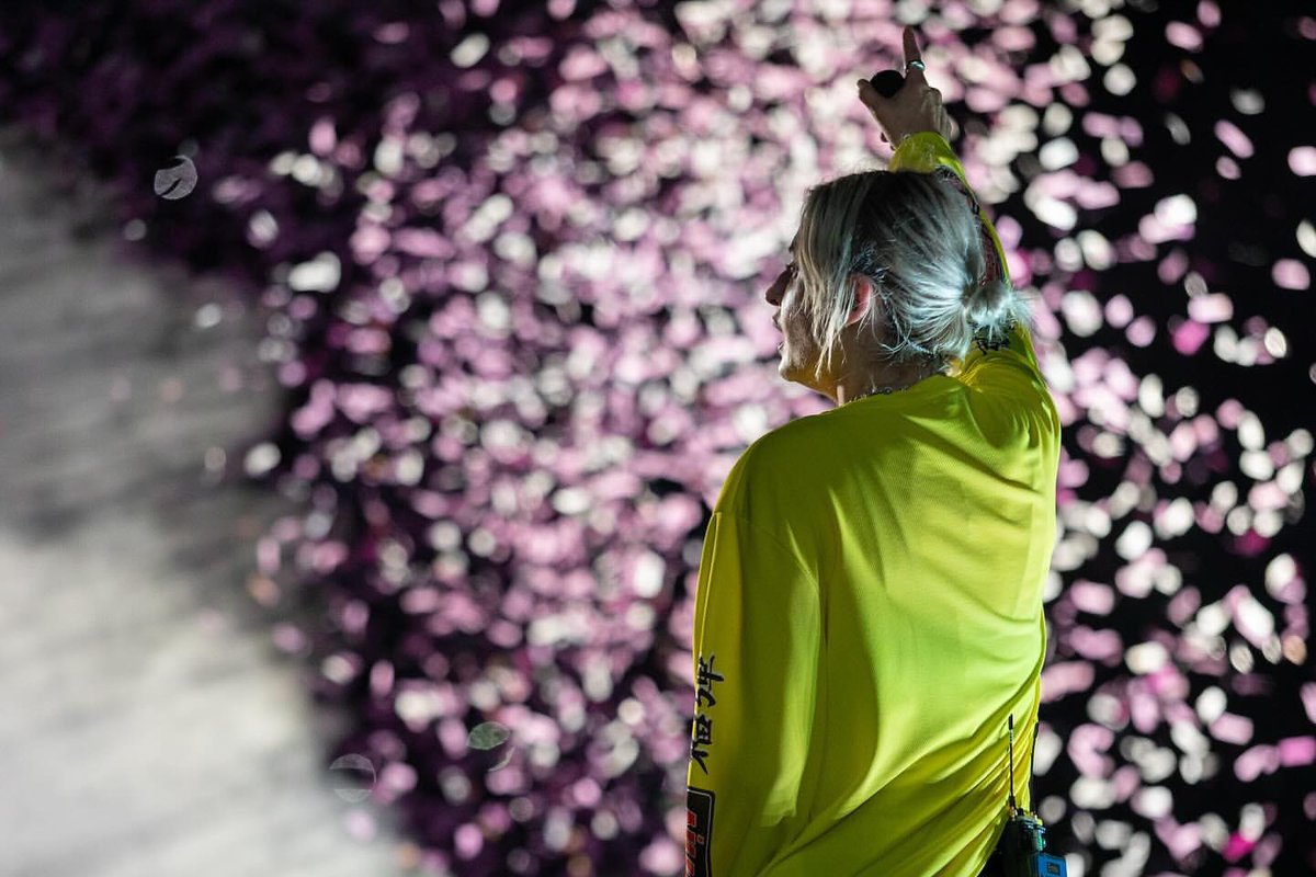 MiseryInTheEnd's tweet photo. The confetti shots are beautiful 

📸 - Katie Collins Photography https://t.co/bbgnpsQ4Mh