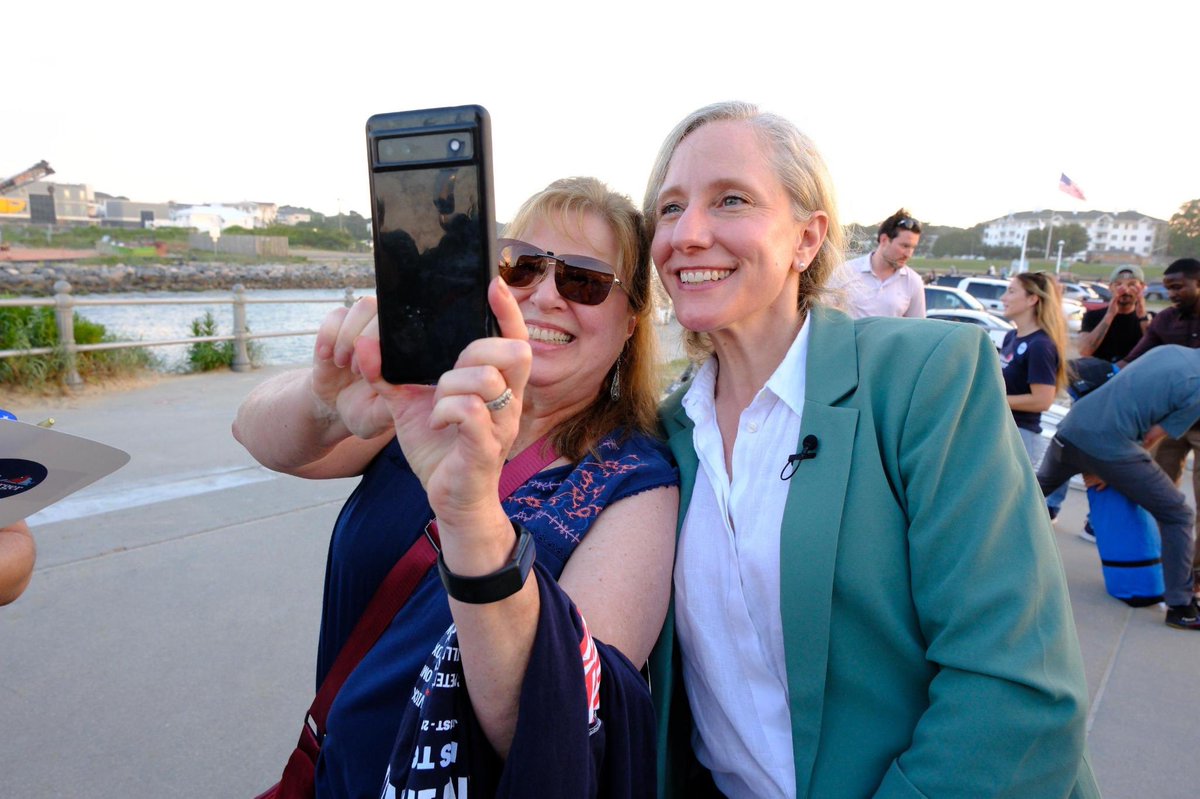 40+ stops. 8 days. 3 candidates. Countless conversations with Virginians.

Tonight we capped off our Span Virginia Bus Tour in Virginia Beach. Thank you to everyone who joined us along the way — and stay tuned for more from now until Election Day! 👋🚌