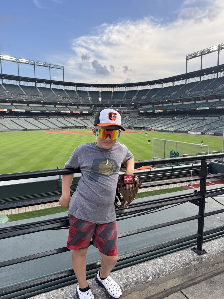 CISJalaina's tweet image. My 8-year-old went to his first-ever MLB game today — Orioles at Camden Yards! ⚾️🧡
We hit 4 states in 1 day to get here… classic East Coast life.
Big memories, big shades, and even bigger smiles. #Birdland #MLBDebut #CamdenYards